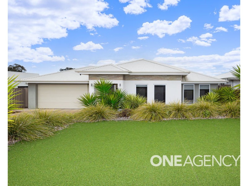 11 CHANG AVENUE, Lloyd NSW 2650