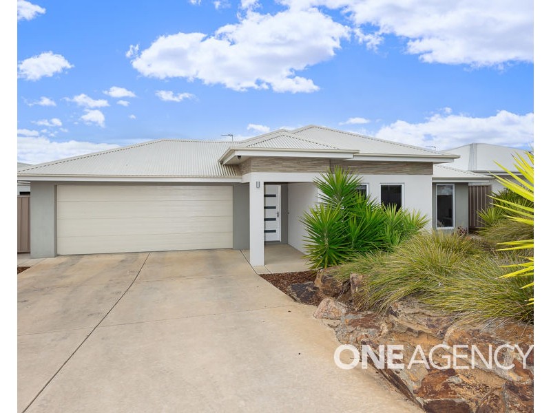 11 CHANG AVENUE, Lloyd NSW 2650