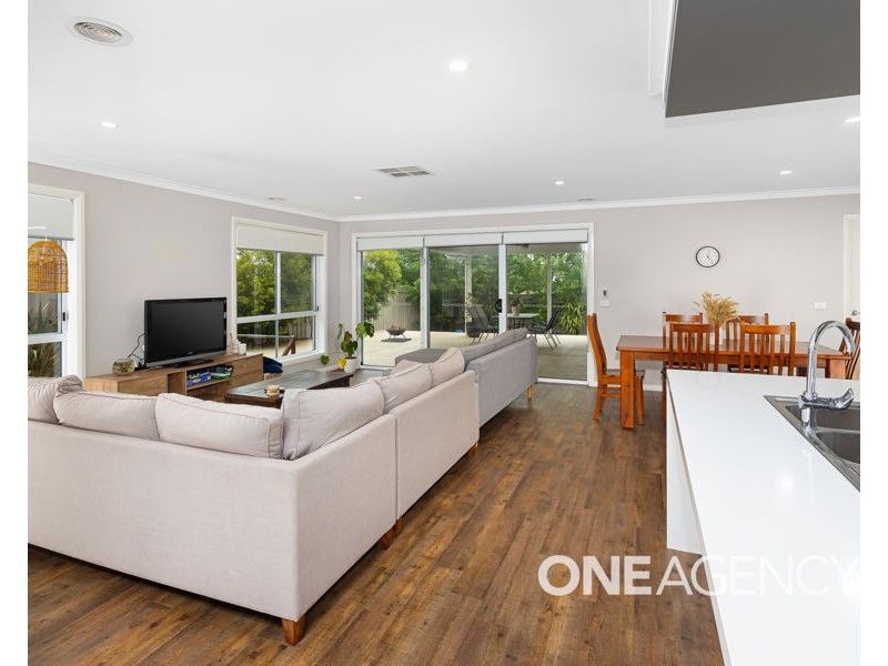 11 CHANG AVENUE, Lloyd NSW 2650