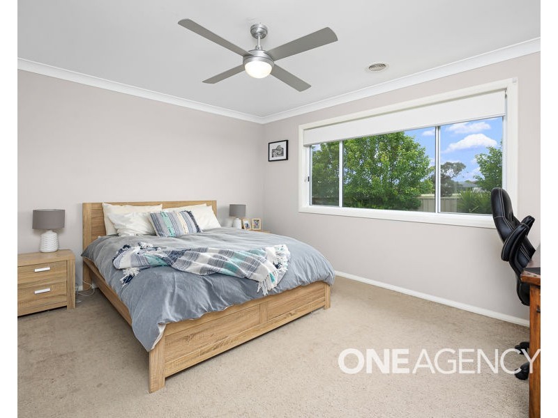 11 CHANG AVENUE, Lloyd NSW 2650