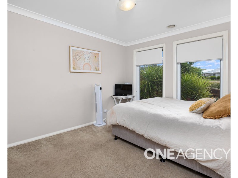 11 CHANG AVENUE, Lloyd NSW 2650