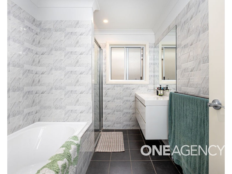 11 CHANG AVENUE, Lloyd NSW 2650