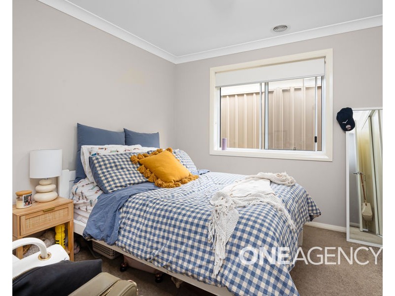 11 CHANG AVENUE, Lloyd NSW 2650