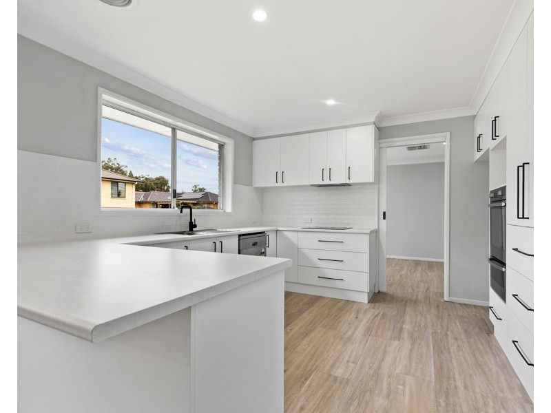 27 MISSOURI AVENUE, Tolland NSW 2650