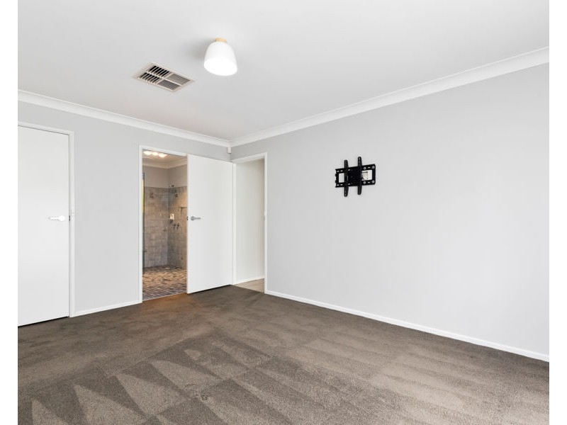 27 MISSOURI AVENUE, Tolland NSW 2650