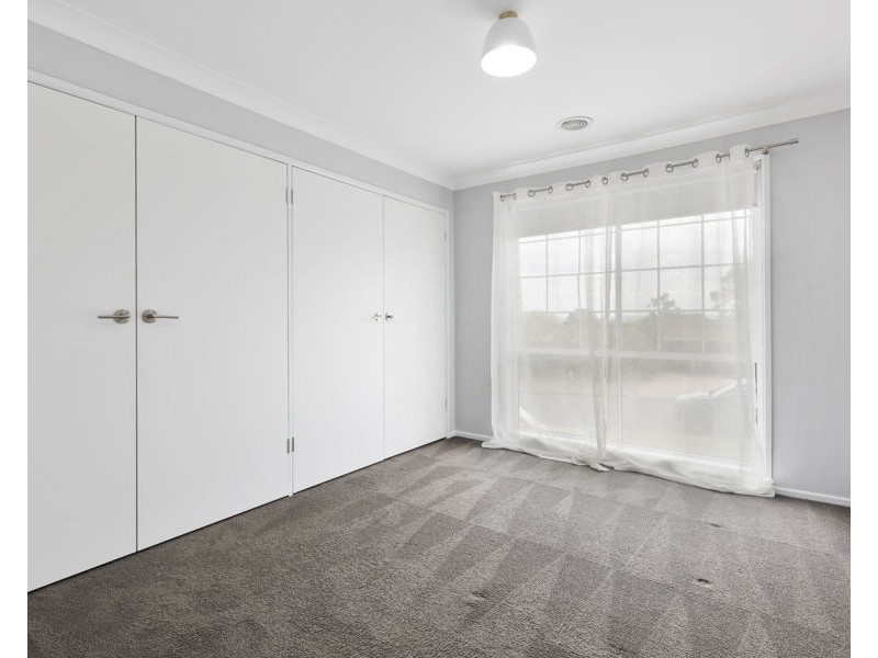 27 MISSOURI AVENUE, Tolland NSW 2650