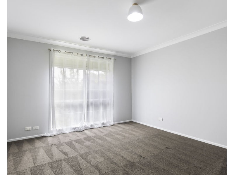 27 MISSOURI AVENUE, Tolland NSW 2650