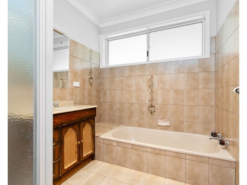 27 MISSOURI AVENUE, Tolland NSW 2650