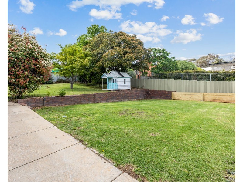 27 MISSOURI AVENUE, Tolland NSW 2650