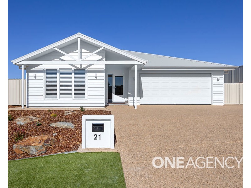 21 BENNELONG CRESCENT, Lloyd NSW 2650