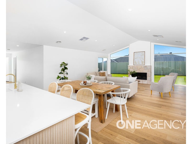 21 BENNELONG CRESCENT, Lloyd NSW 2650