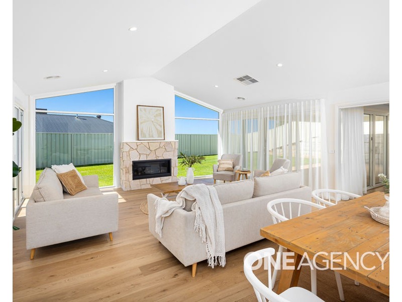 21 BENNELONG CRESCENT, Lloyd NSW 2650