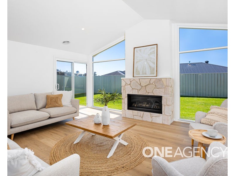 21 BENNELONG CRESCENT, Lloyd NSW 2650