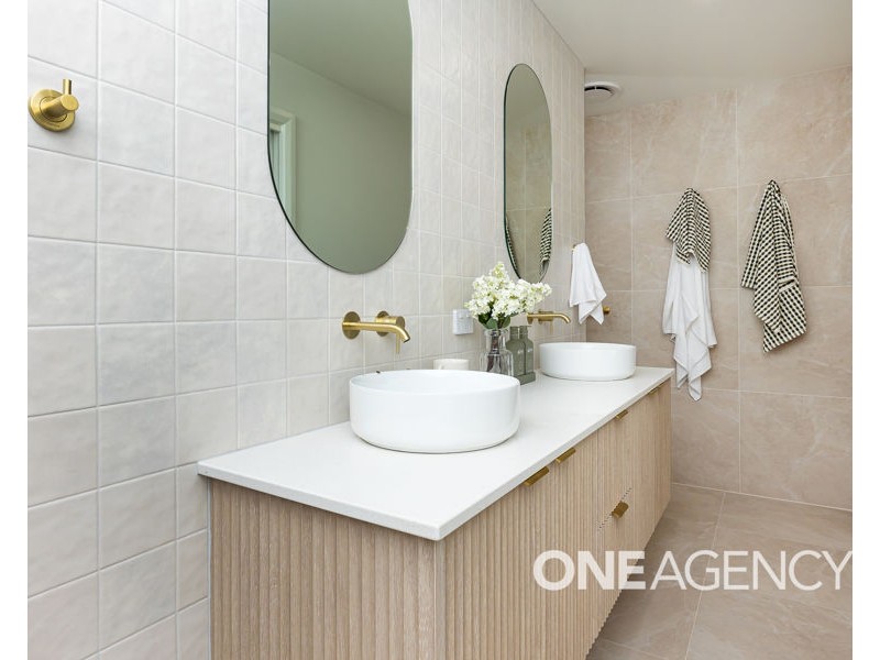21 BENNELONG CRESCENT, Lloyd NSW 2650