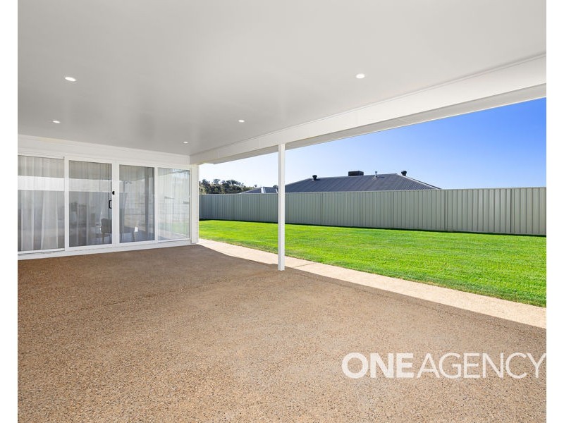 21 BENNELONG CRESCENT, Lloyd NSW 2650