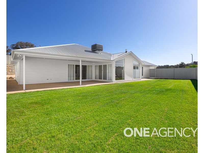 21 BENNELONG CRESCENT, Lloyd NSW 2650