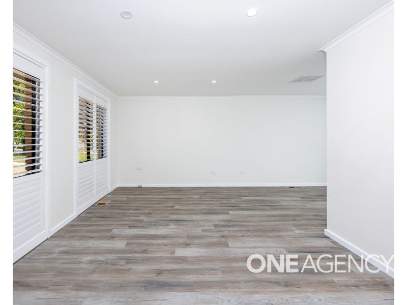 12 ROOSEVELT AVENUE, Tolland NSW 2650