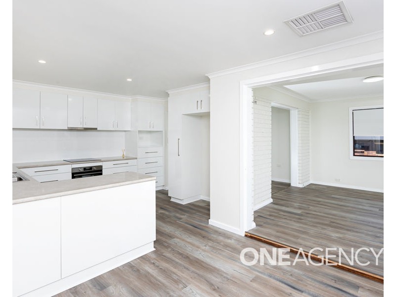 12 ROOSEVELT AVENUE, Tolland NSW 2650