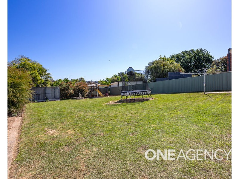 12 ROOSEVELT AVENUE, Tolland NSW 2650