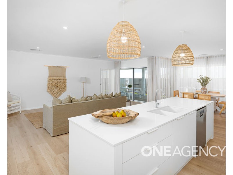 18 BONDI CRESCENT, Gobbagombalin NSW 2650