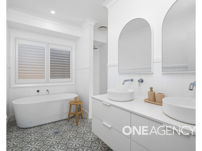 18 BONDI CRESCENT, Gobbagombalin NSW 2650