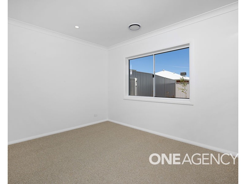 18 BONDI CRESCENT, Gobbagombalin NSW 2650