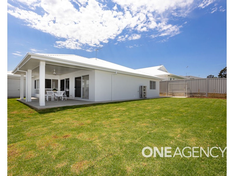 18 BONDI CRESCENT, Gobbagombalin NSW 2650