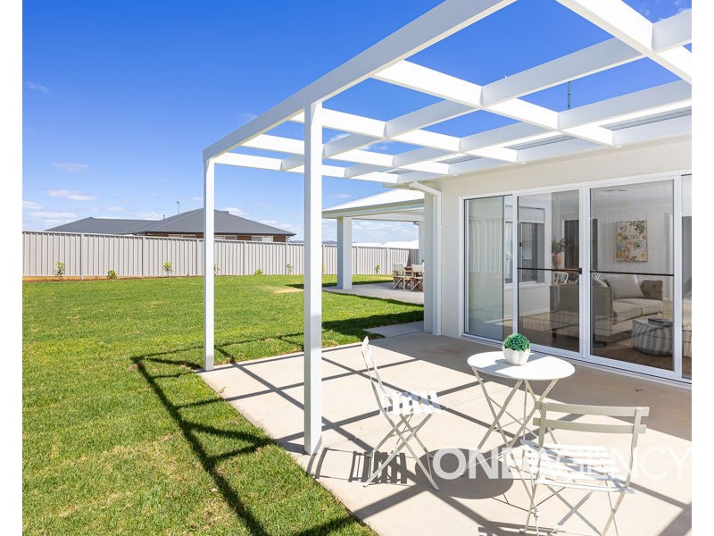 108 VALENCIA DRIVE, Gobbagombalin NSW 2650