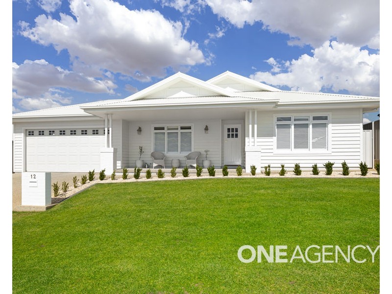 12 VALENCIA DRIVE, Gobbagombalin NSW 2650