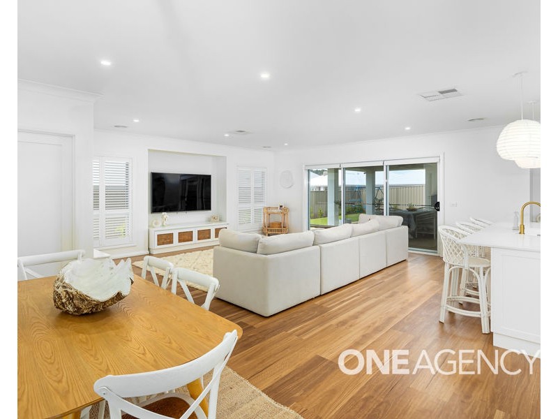 12 VALENCIA DRIVE, Gobbagombalin NSW 2650
