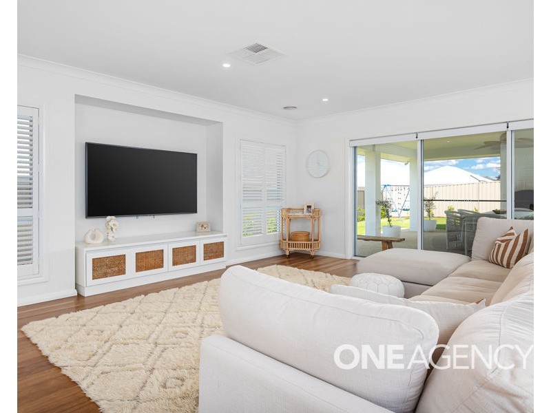 12 VALENCIA DRIVE, Gobbagombalin NSW 2650
