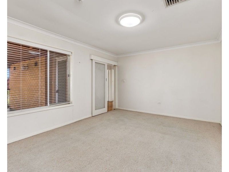 21 NIXON CRESCENT, Tolland NSW 2650
