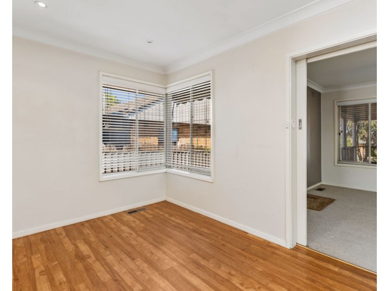 21 NIXON CRESCENT, Tolland NSW 2650