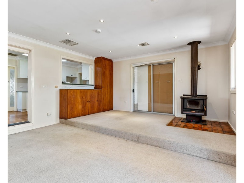 21 NIXON CRESCENT, Tolland NSW 2650