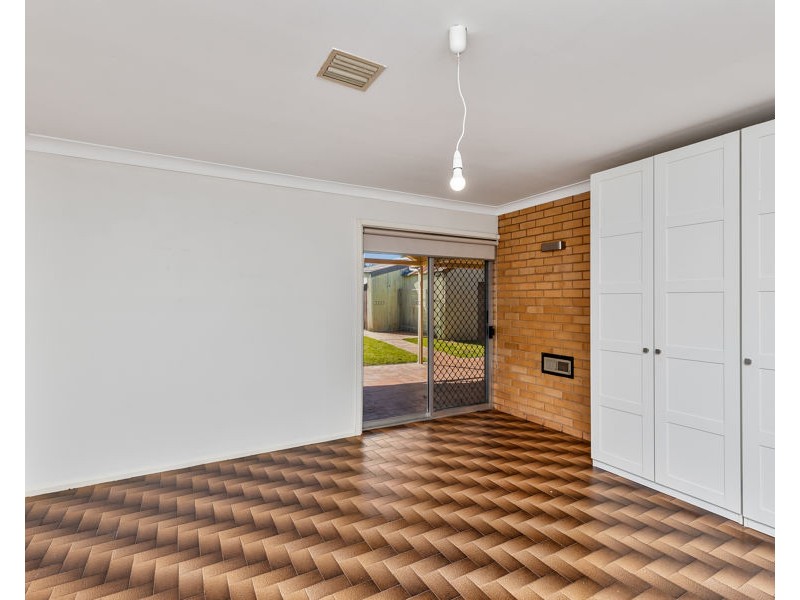 21 NIXON CRESCENT, Tolland NSW 2650