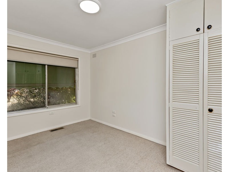 21 NIXON CRESCENT, Tolland NSW 2650