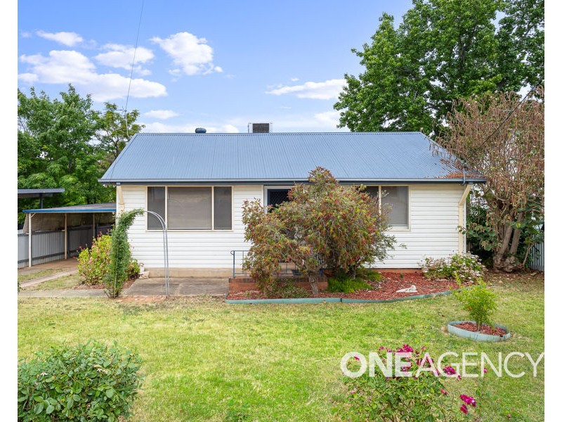 14 CONDON AVENUE, Mount Austin NSW 2650