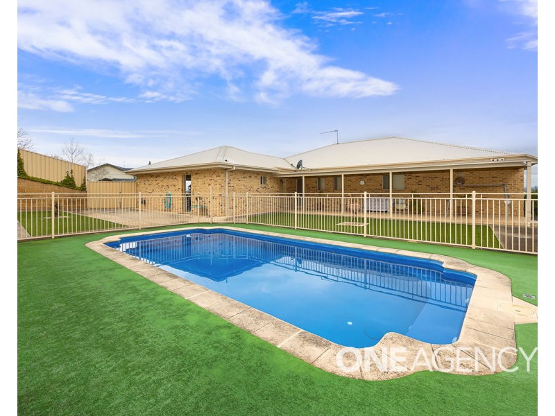 39 HENWOOD AVENUE, Kooringal NSW 2650