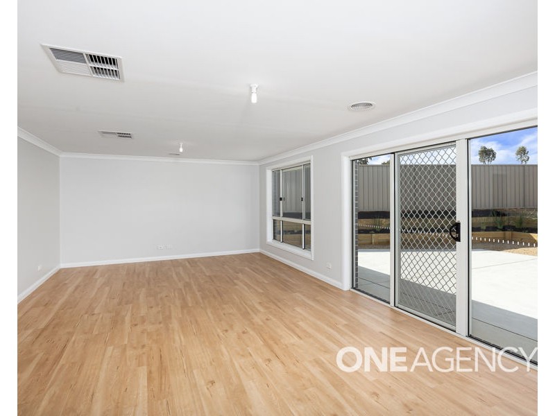 4 ASTLEY CLOSE, Lloyd NSW 2650