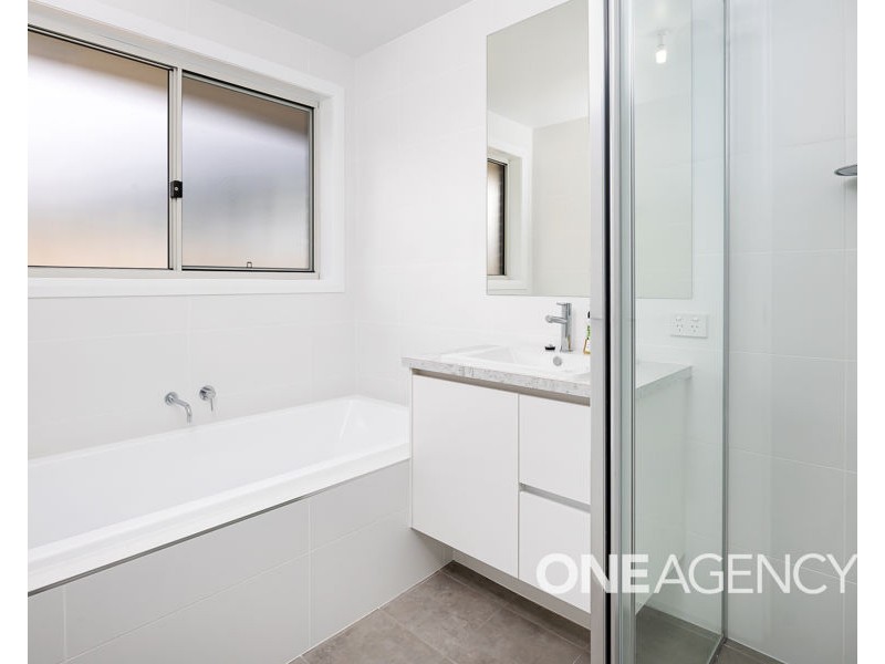 4 ASTLEY CLOSE, Lloyd NSW 2650