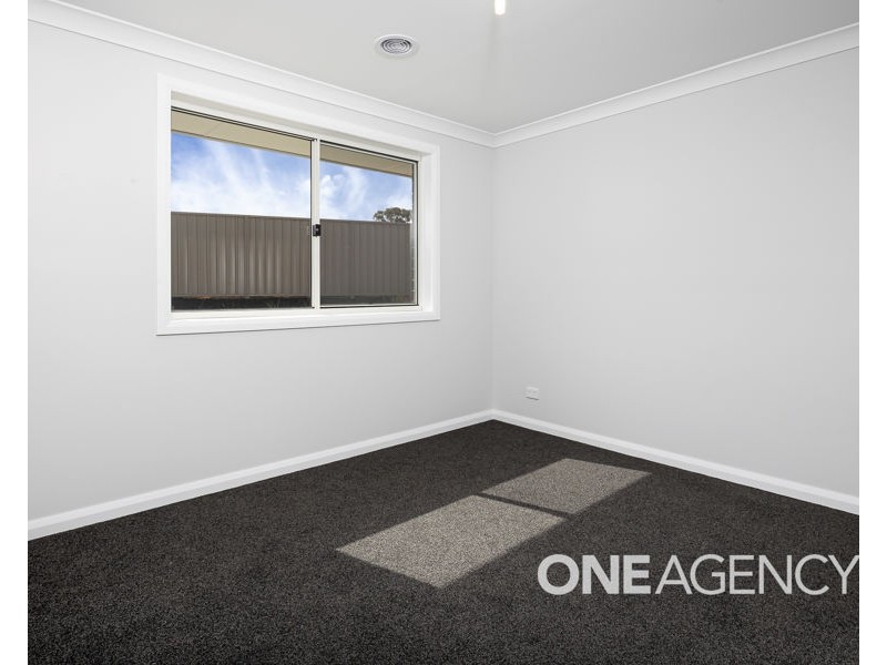 4 ASTLEY CLOSE, Lloyd NSW 2650