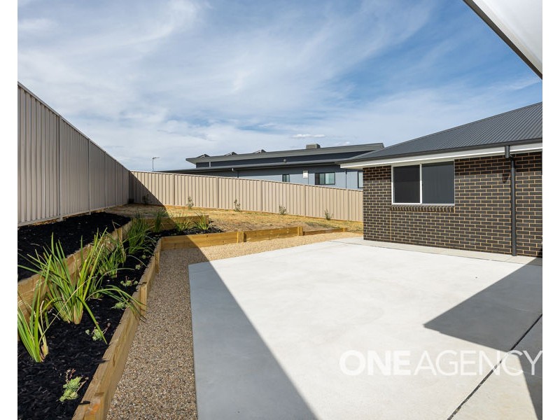 4 ASTLEY CLOSE, Lloyd NSW 2650
