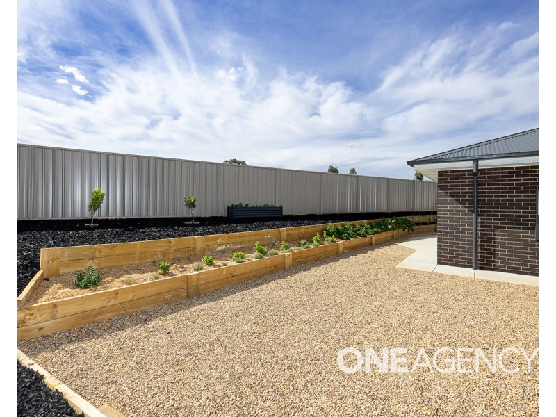 4 ASTLEY CLOSE, Lloyd NSW 2650