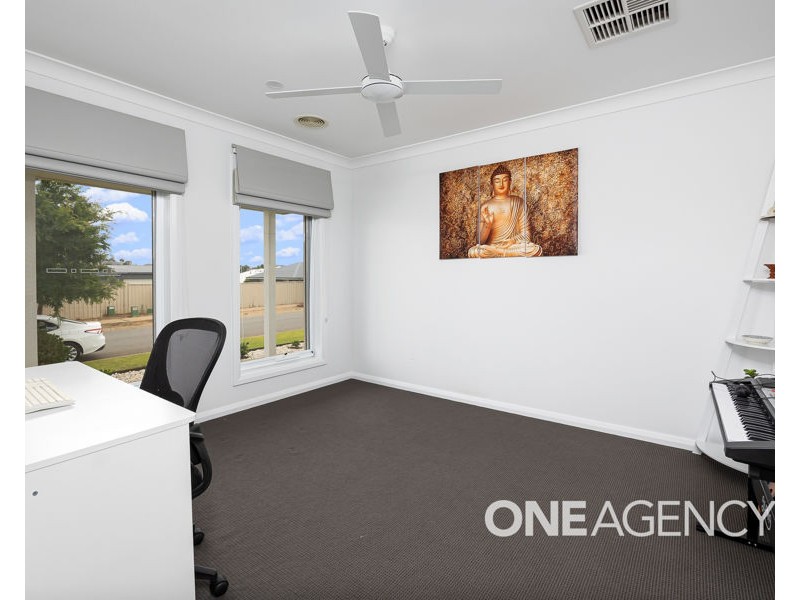 53 BARMEDMAN AVENUE, Gobbagombalin NSW 2650
