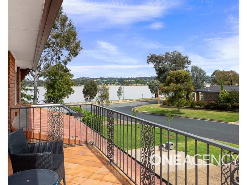 12 TAUPO DRIVE, Lake Albert NSW 2650