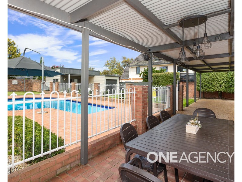 12 TAUPO DRIVE, Lake Albert NSW 2650