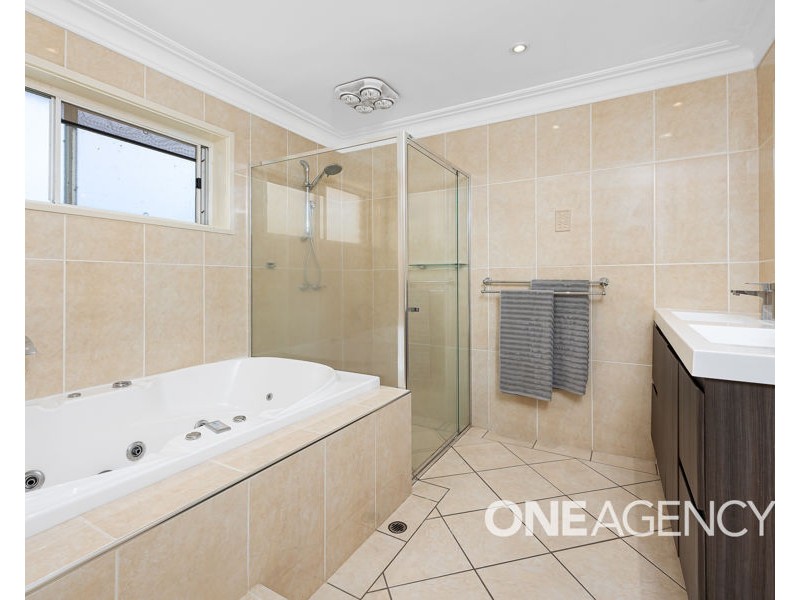 12 TAUPO DRIVE, Lake Albert NSW 2650