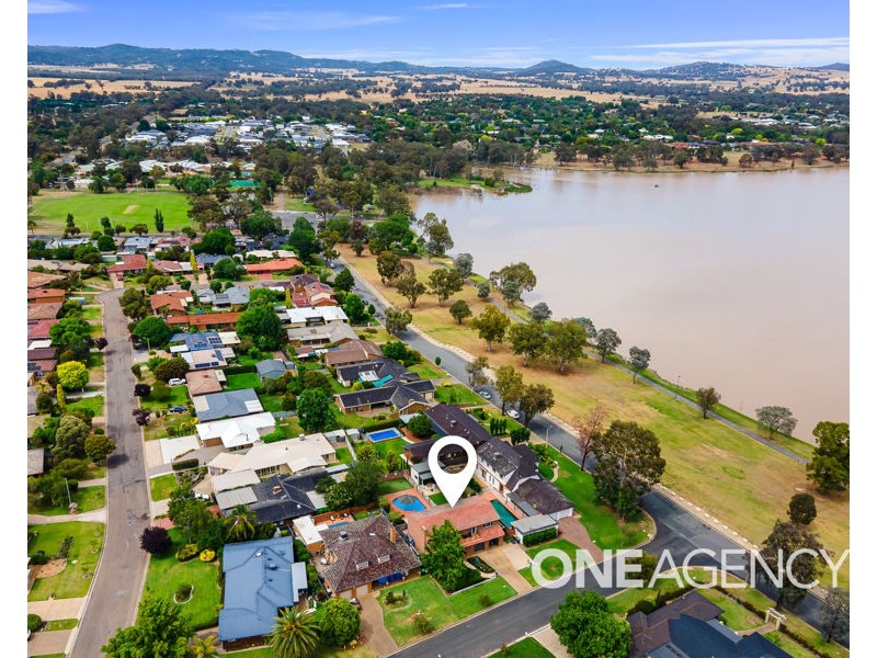 12 TAUPO DRIVE, Lake Albert NSW 2650