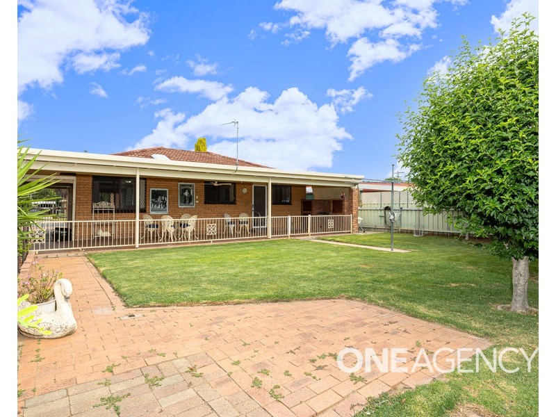 11 VESTEY STREET, Wagga Wagga NSW 2650