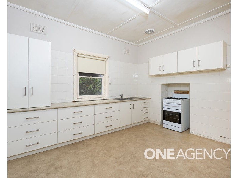 4 ATHOL STREET, Turvey Park NSW 2650